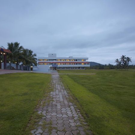 RNS Golf Resort&Nature Cure Centre Māvalli Exterior foto