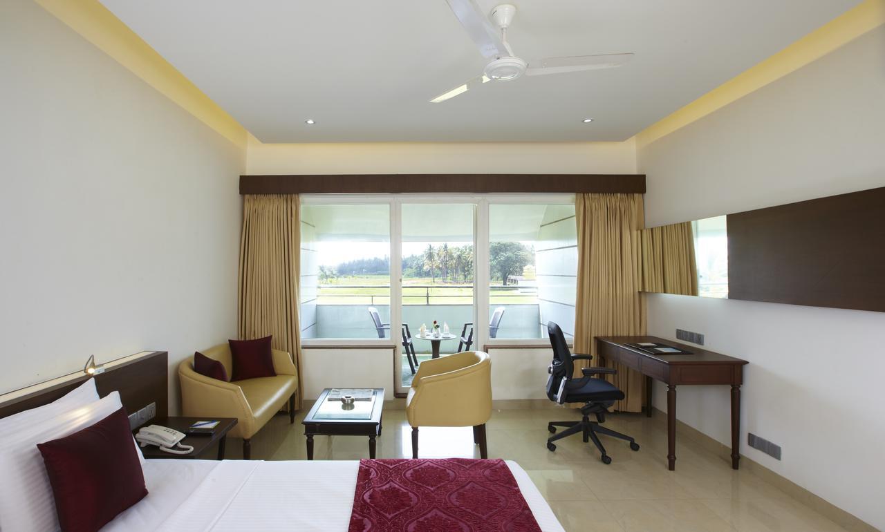 RNS Golf Resort&Nature Cure Centre Māvalli Exterior foto